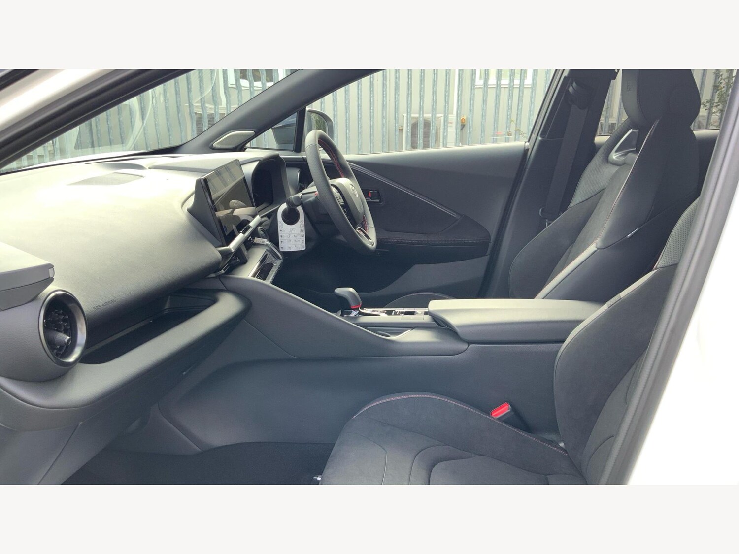 Used Toyota C-HR 2025 for sale - 77646078: Photo 12
