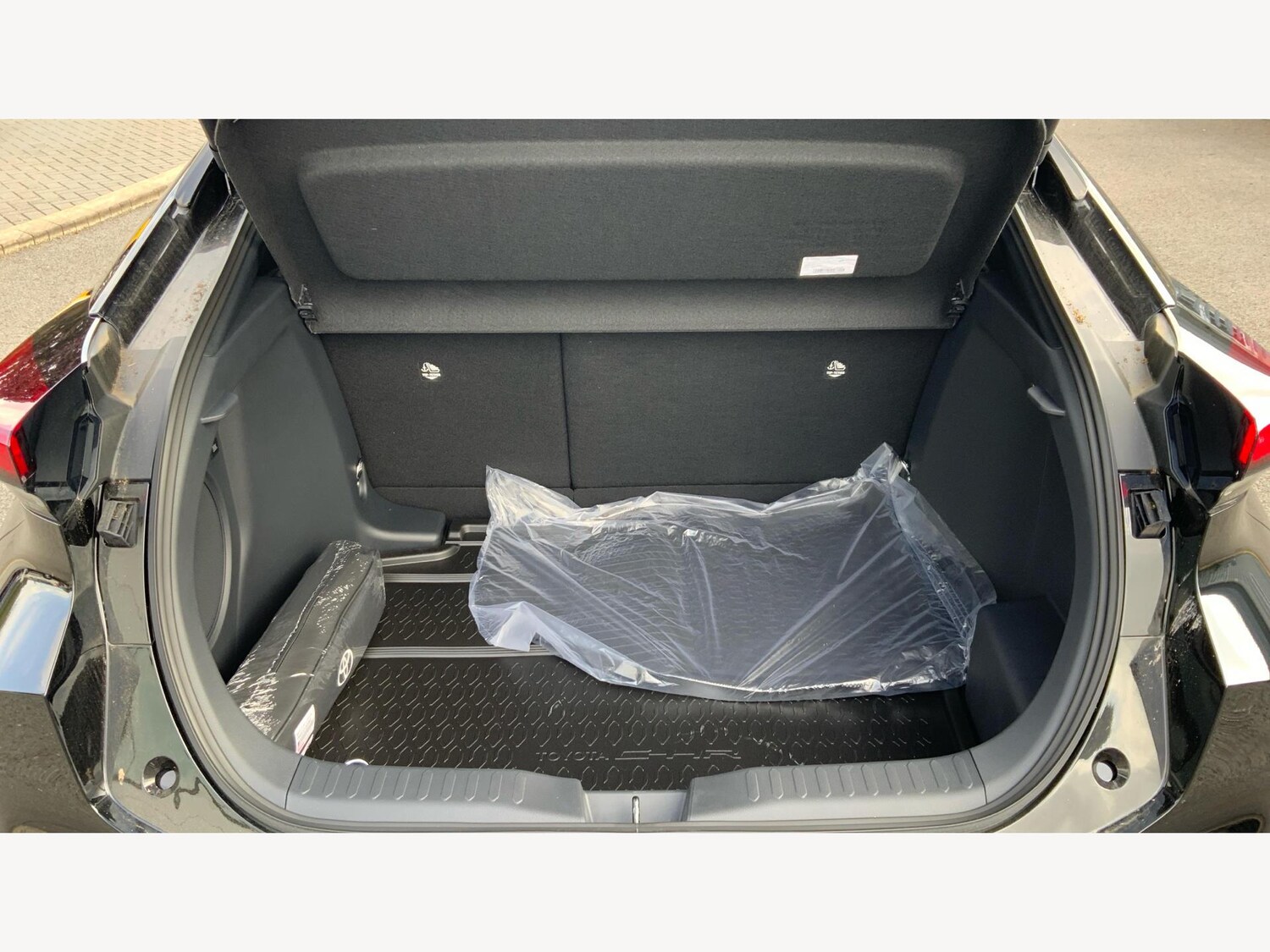 Used Toyota C-HR 2025 for sale - 77646078: Photo 16