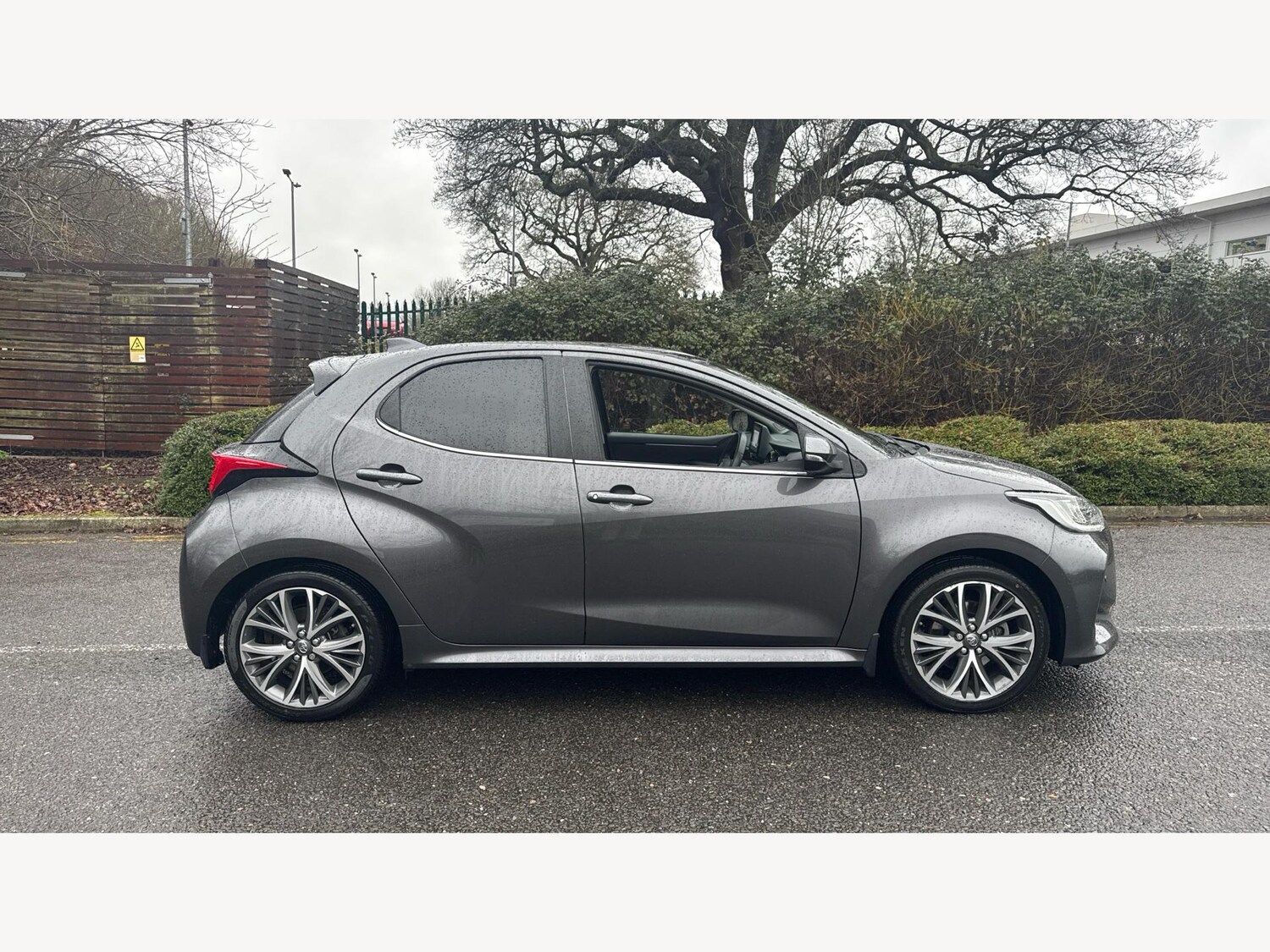 Used Toyota Yaris for sale - 77825056: Photo 18