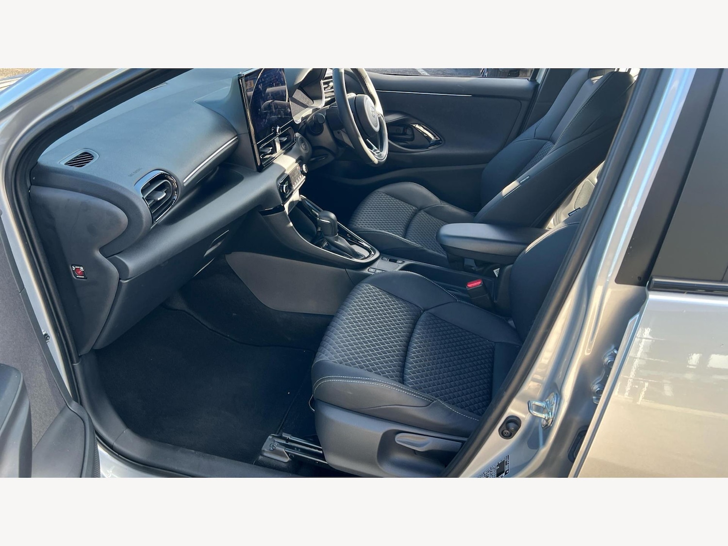 Used Toyota Yaris 2024 for sale - 76122101: Photo 12