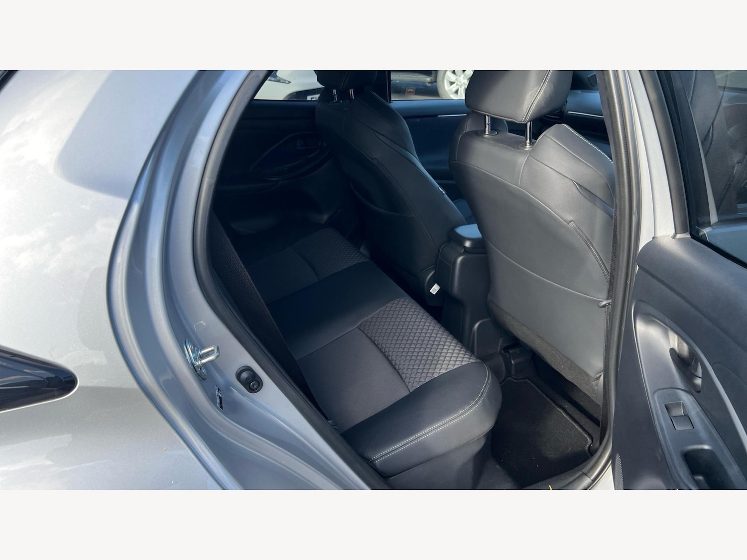 Used Toyota Yaris 2024 for sale - 76122101: Photo 14