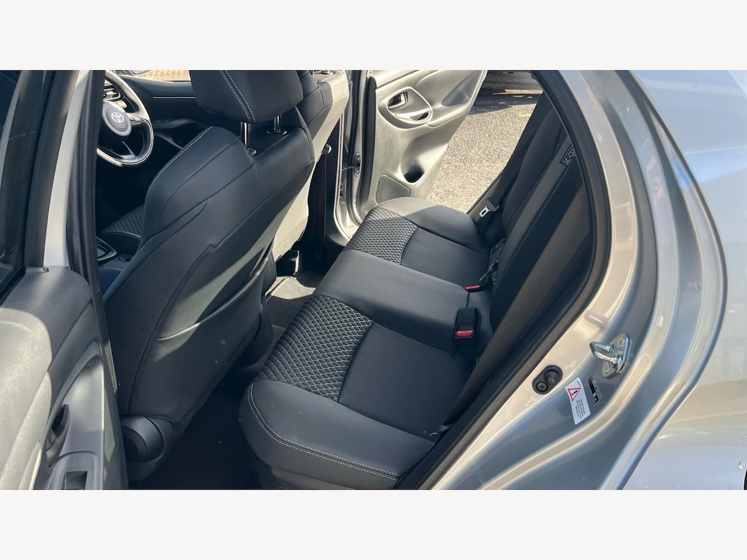 Used Toyota Yaris 2024 for sale - 76122101: Photo 15