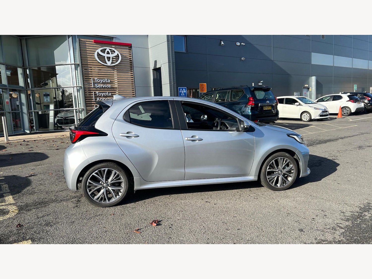 Used Toyota Yaris 2024 for sale - 76122101: Photo 18