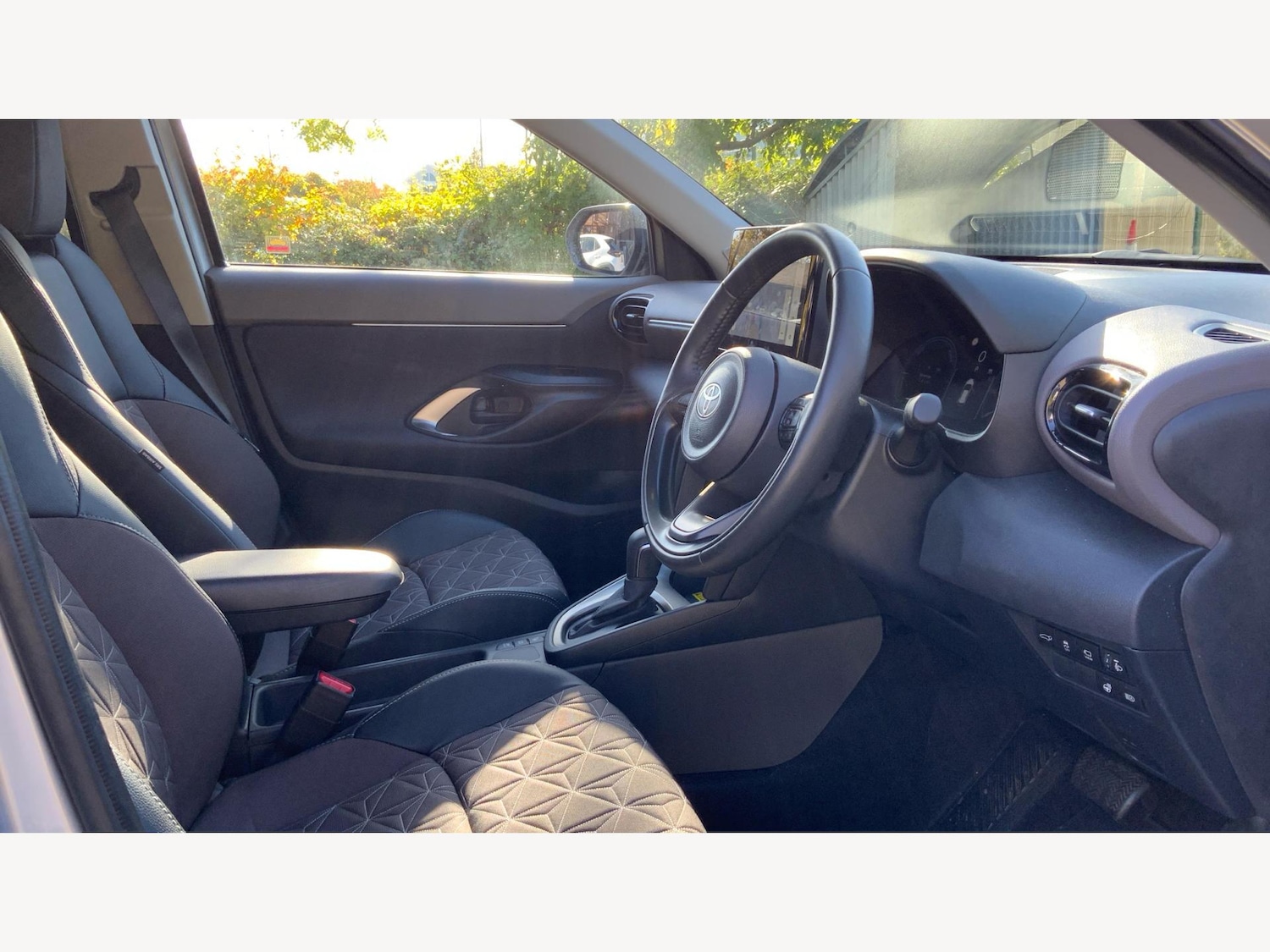 Used Toyota Yaris Cross 2024 for sale - 76432969: Photo 13