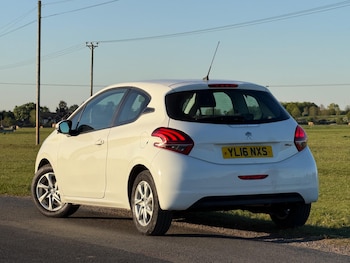 Used Peugeot 208 2016 for sale - 79292103: Photo