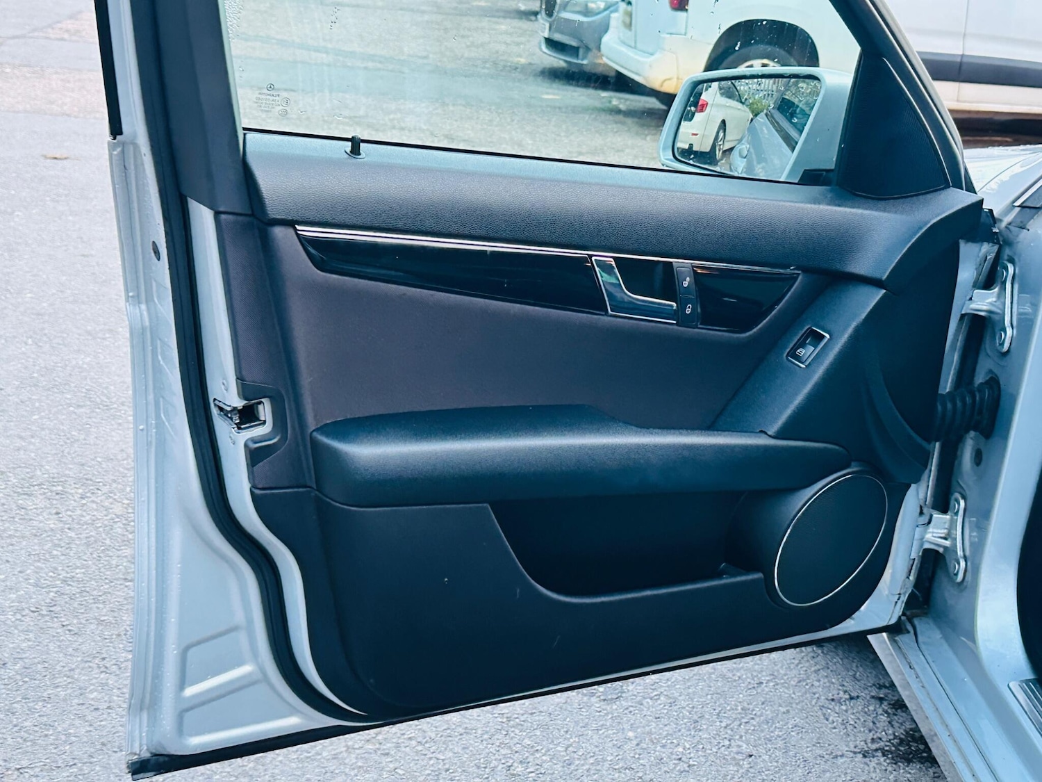 Used Mercedes-Benz C Class 2011 for sale - 77015649: Photo 35