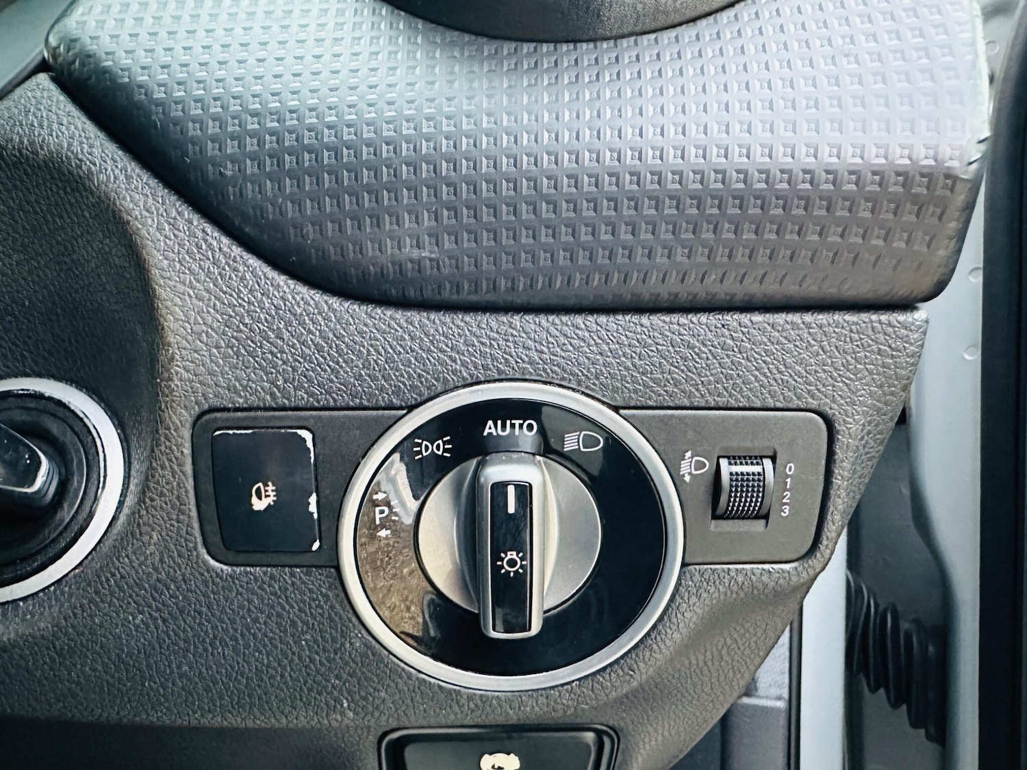 Used Mercedes-Benz A-Class 2014 for sale - 77091123: Photo 28