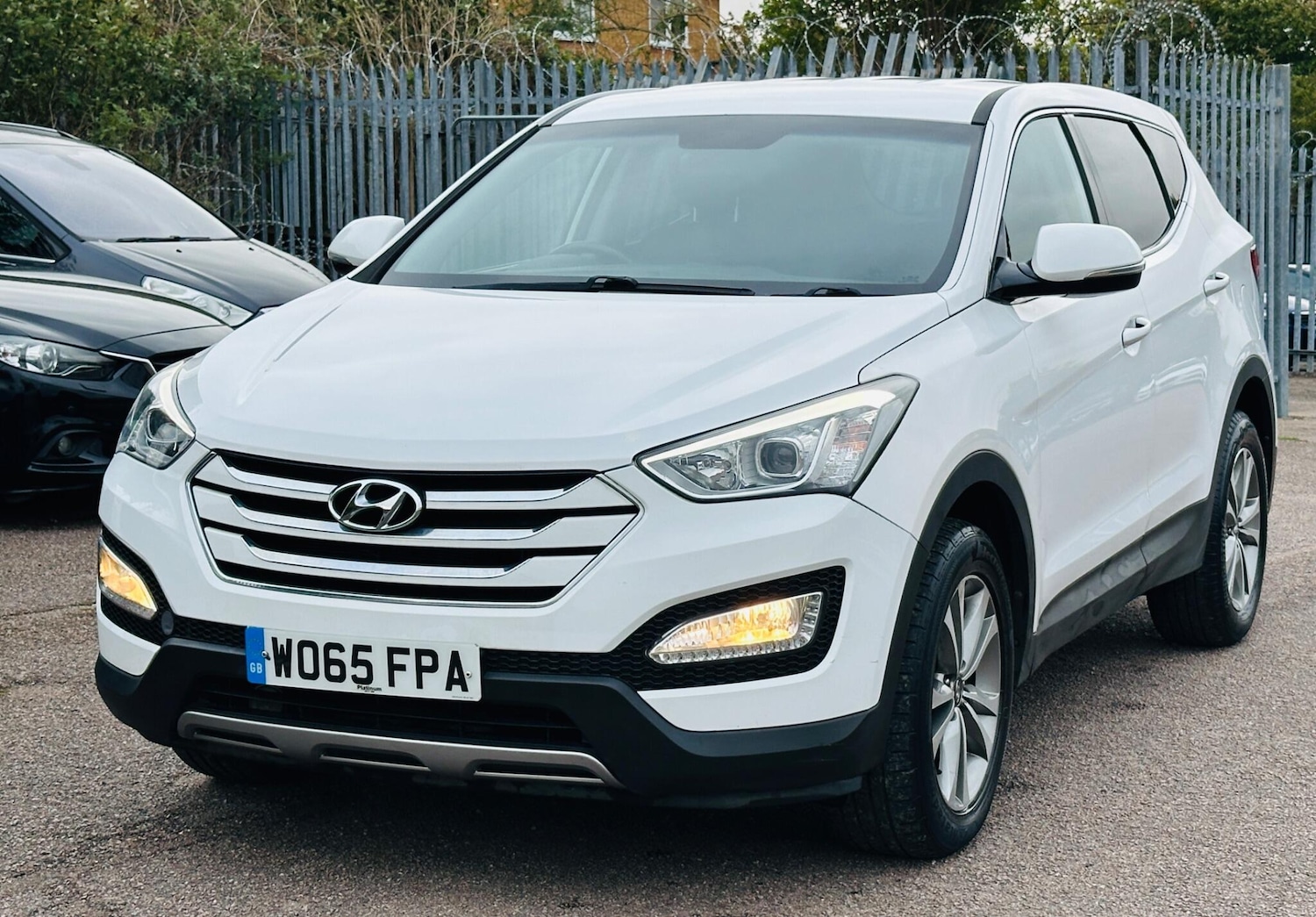 Used Hyundai Santa Fe 2016 for sale - 75990940: Photo 2