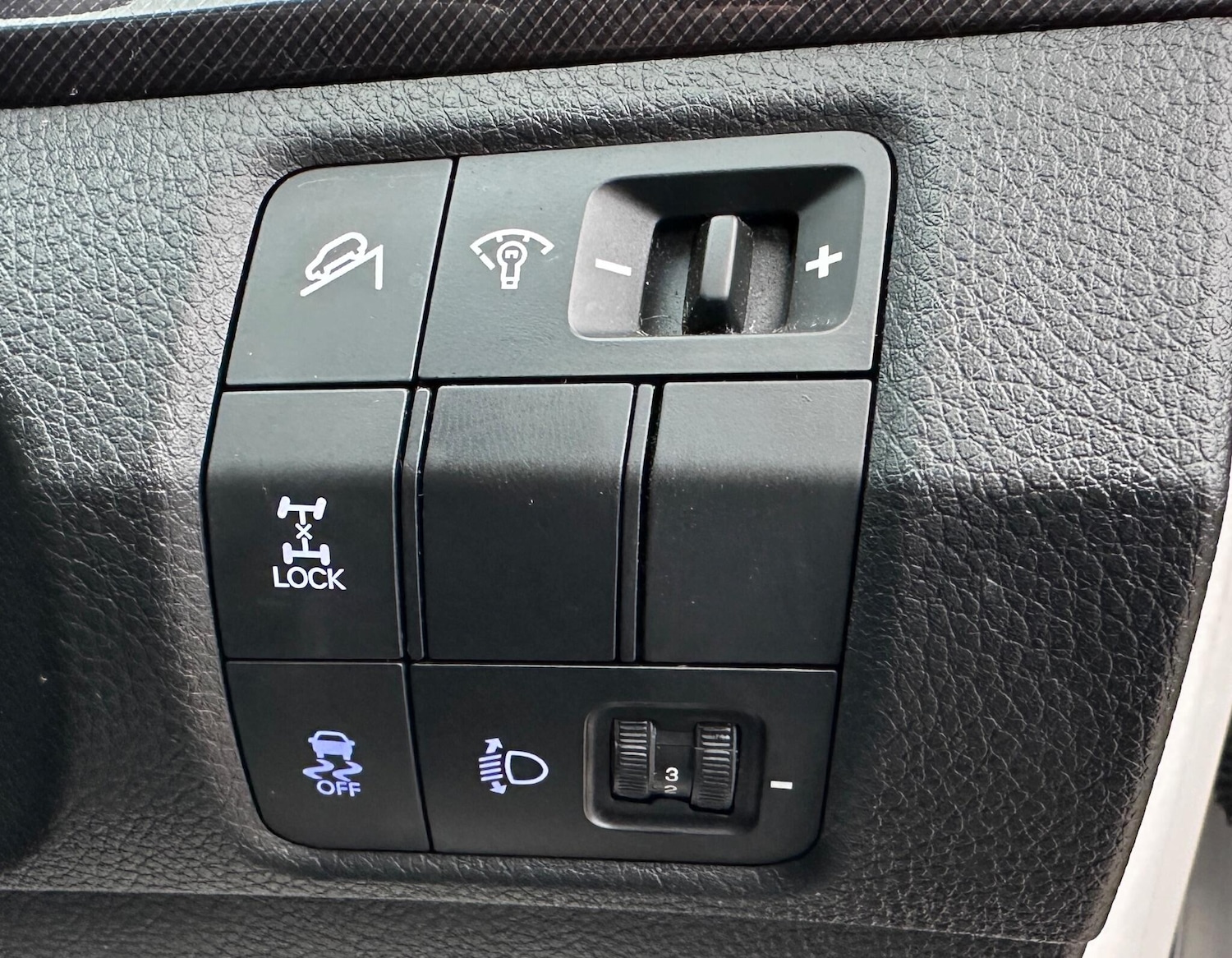 Used Hyundai Santa Fe 2016 for sale - 75990940: Photo 30