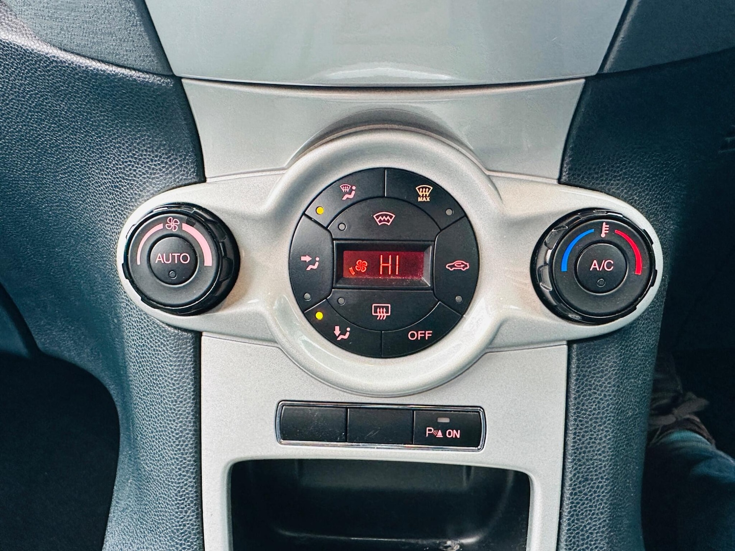 Used Ford Fiesta 2010 for sale - 77142922: Photo 23