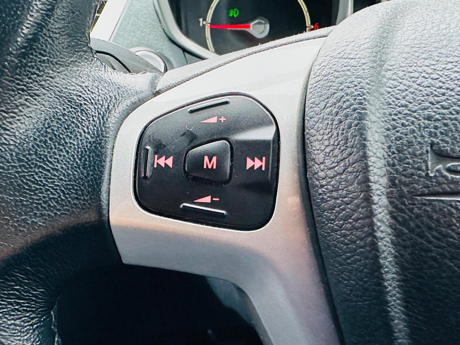 Used Ford Fiesta 2010 for sale - 77142922: Photo 25