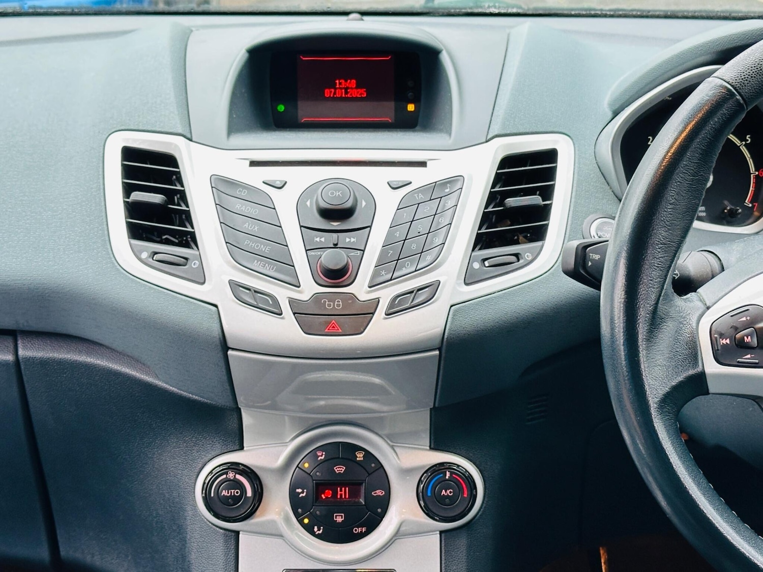 Used Ford Fiesta 2010 for sale - 77142922: Photo 32