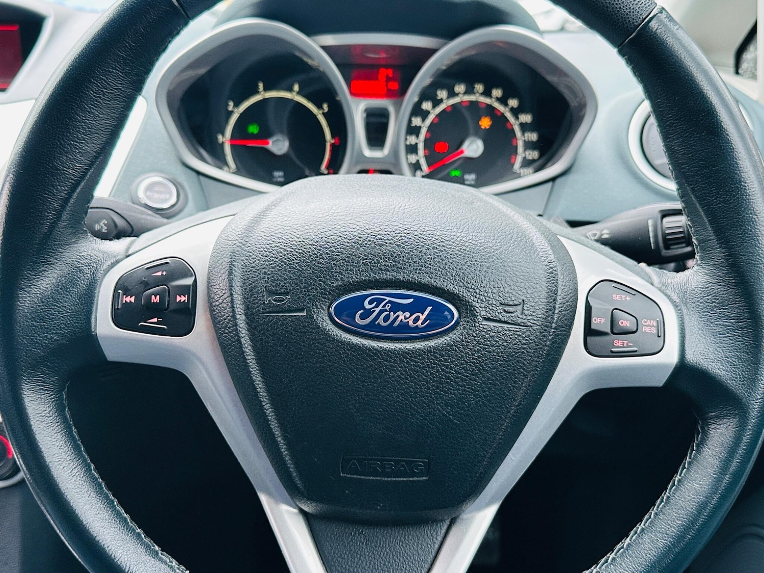 Used Ford Fiesta 2010 for sale - 77142922: Photo 36