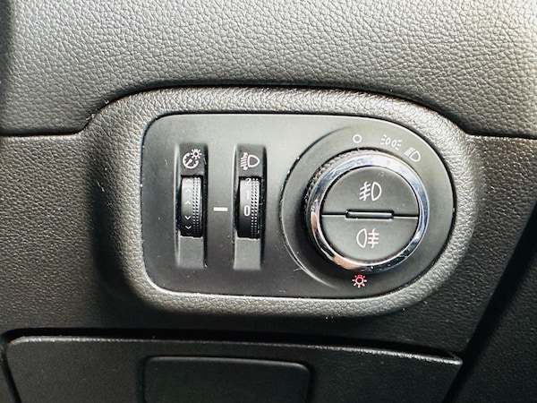 Used Vauxhall Zafira Tourer 2013 for sale - 74777246: Photo 28