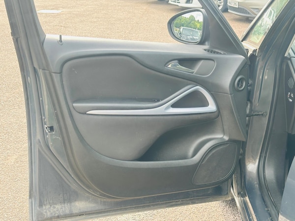 Used Vauxhall Zafira Tourer 2013 for sale - 74777246: Photo 33