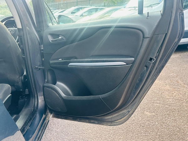 Used Vauxhall Zafira Tourer 2013 for sale - 74777246: Photo 35
