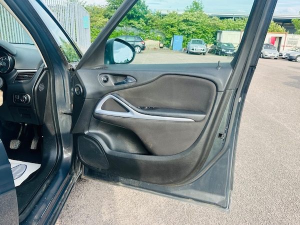 Used Vauxhall Zafira Tourer 2013 for sale - 74777246: Photo 37