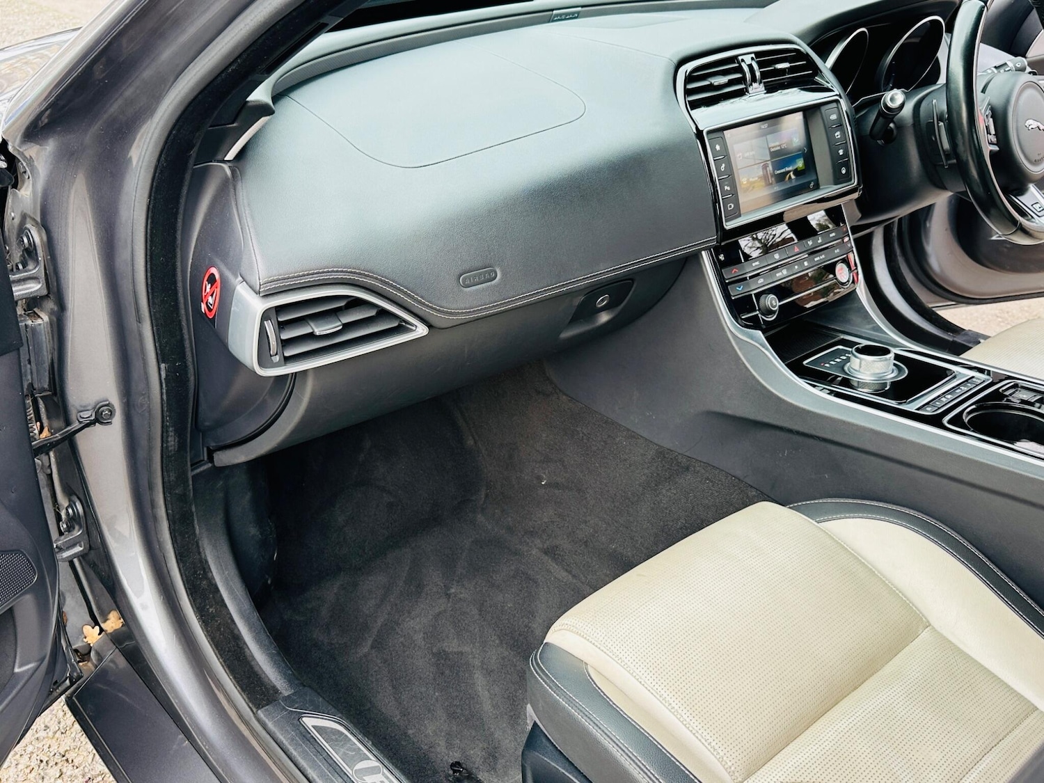 Used Jaguar XE 2015 for sale - 77377141: Photo 17