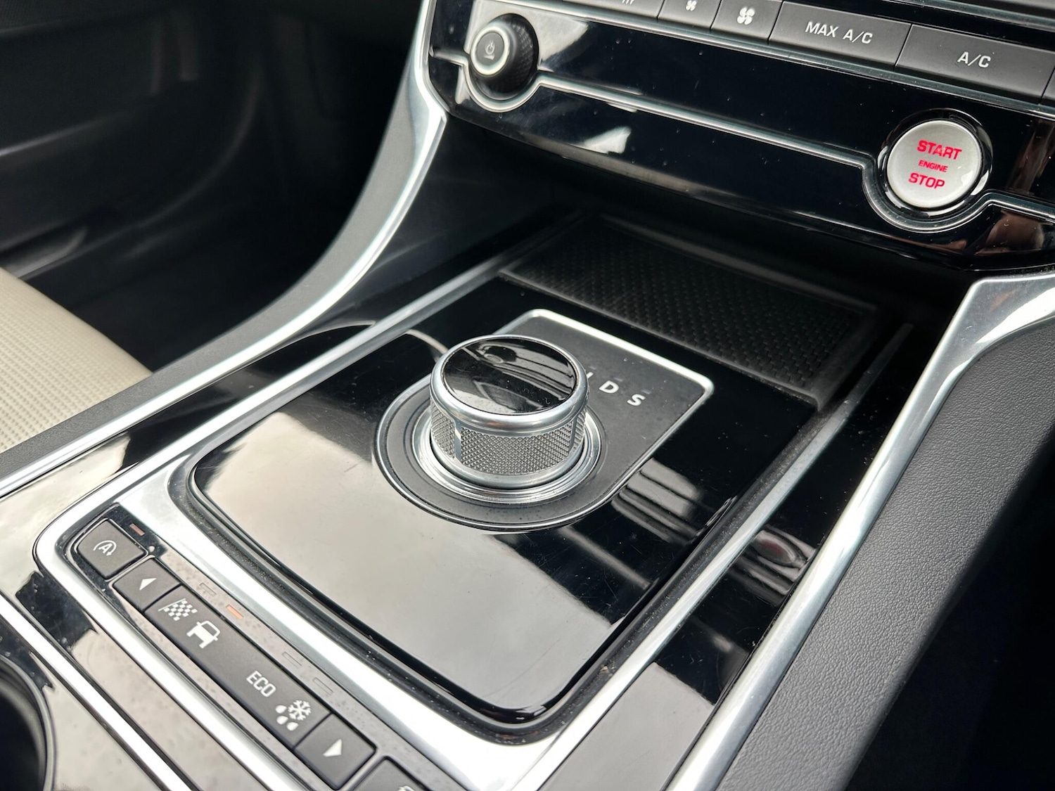 Used Jaguar XE 2015 for sale - 77377141: Photo 18