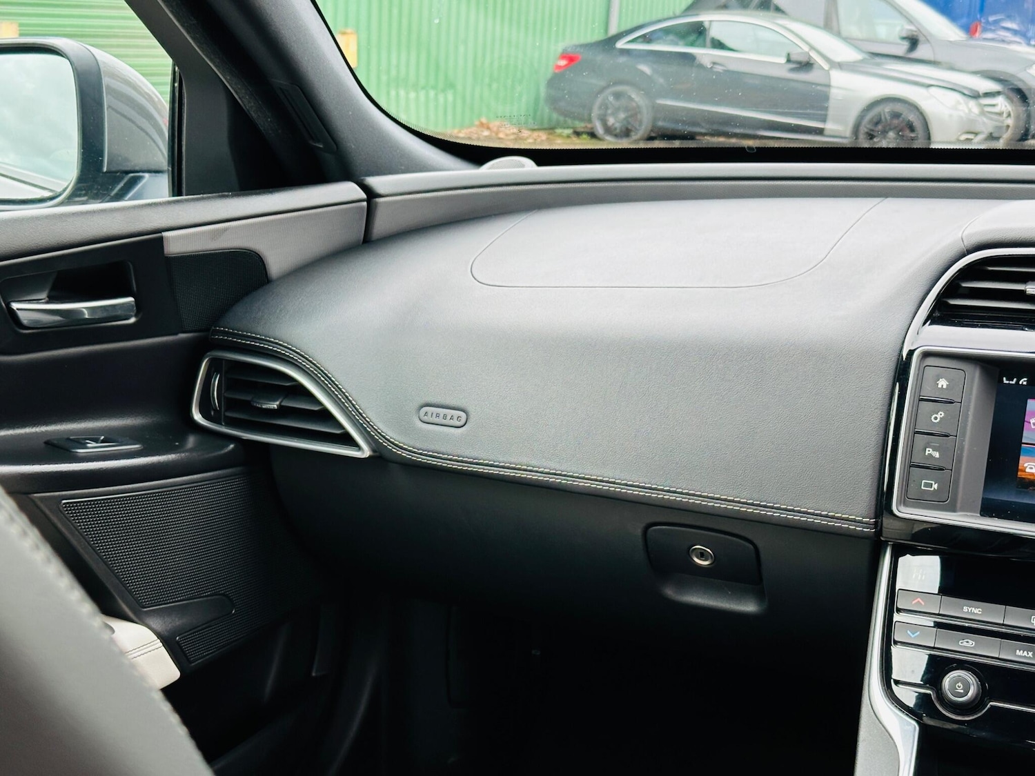 Used Jaguar XE 2015 for sale - 77377141: Photo 26