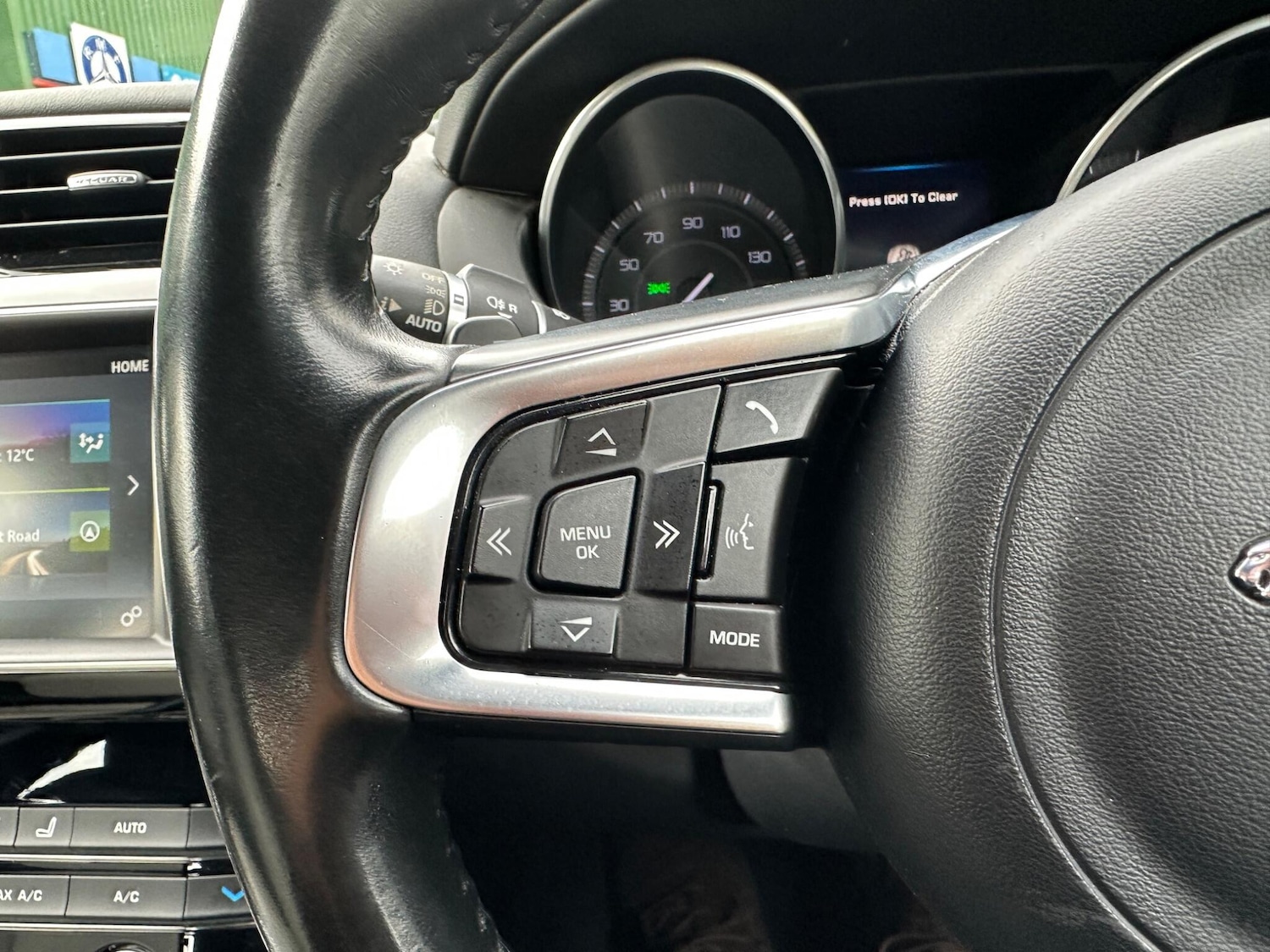 Used Jaguar XE 2015 for sale - 77377141: Photo 29