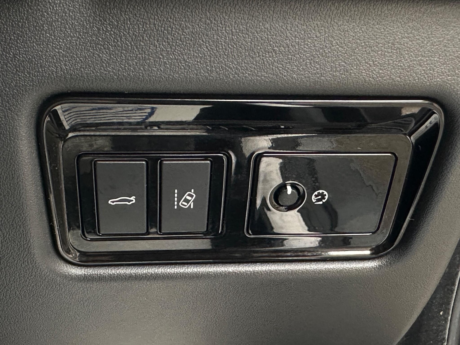 Used Jaguar XE 2015 for sale - 77377141: Photo 31