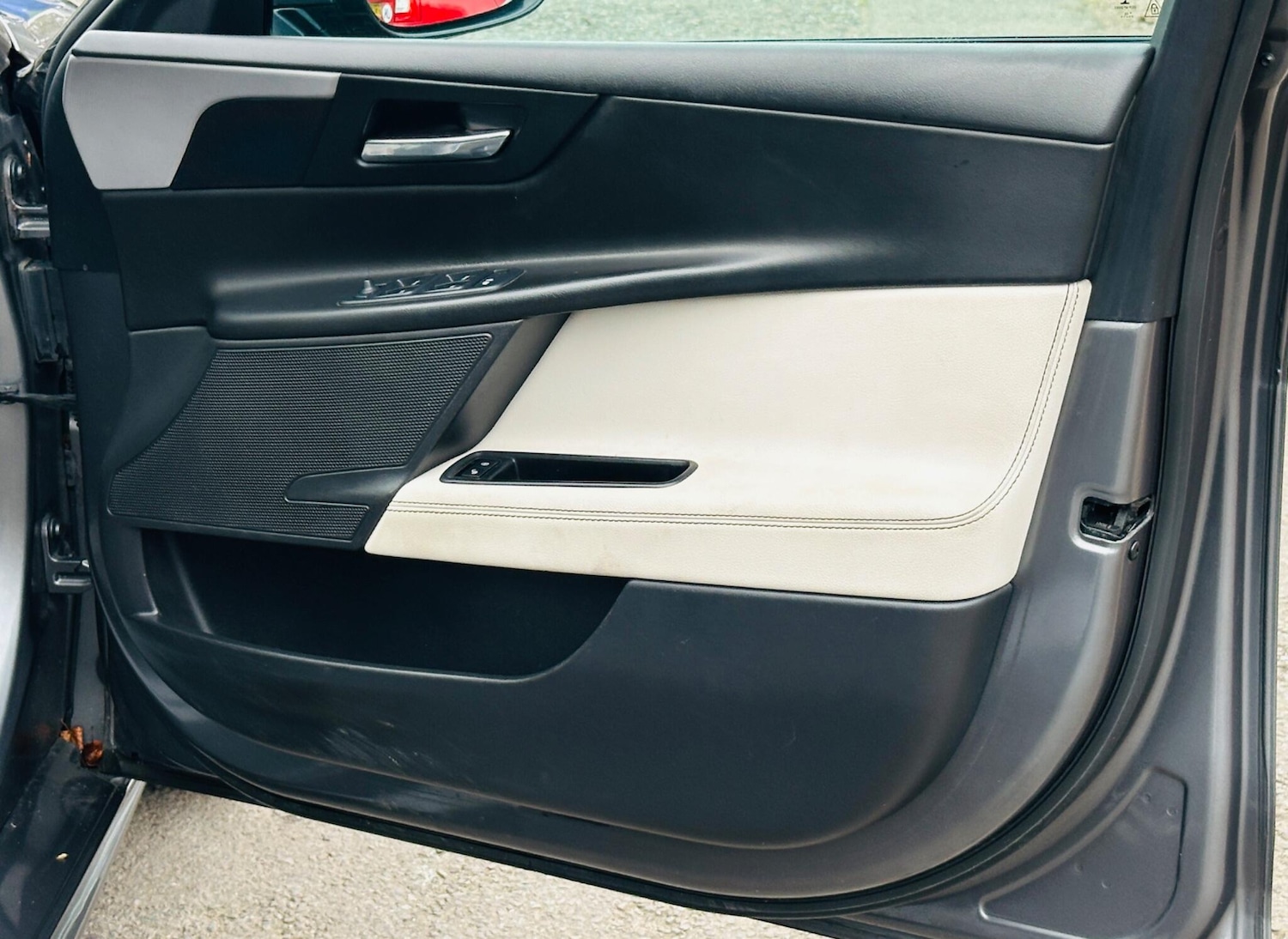 Used Jaguar XE 2015 for sale - 77377141: Photo 32