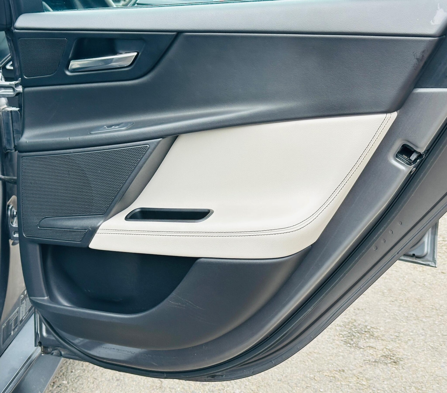 Used Jaguar XE 2015 for sale - 77377141: Photo 33