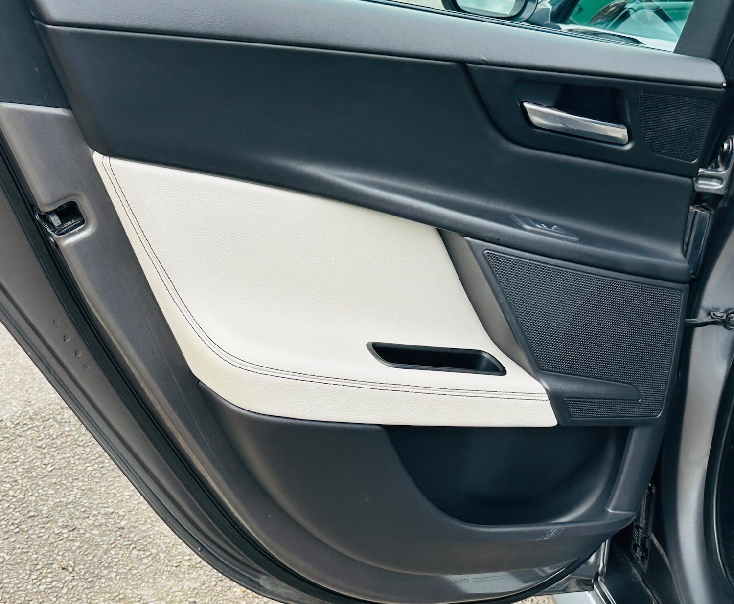 Used Jaguar XE 2015 for sale - 77377141: Photo 34