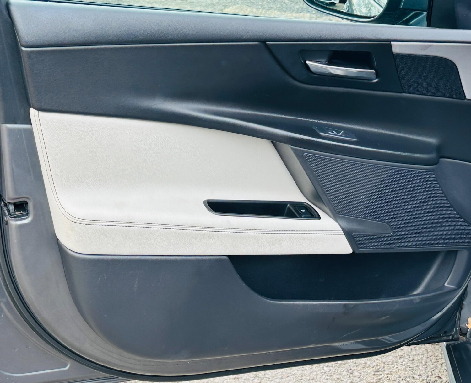 Used Jaguar XE 2015 for sale - 77377141: Photo 35