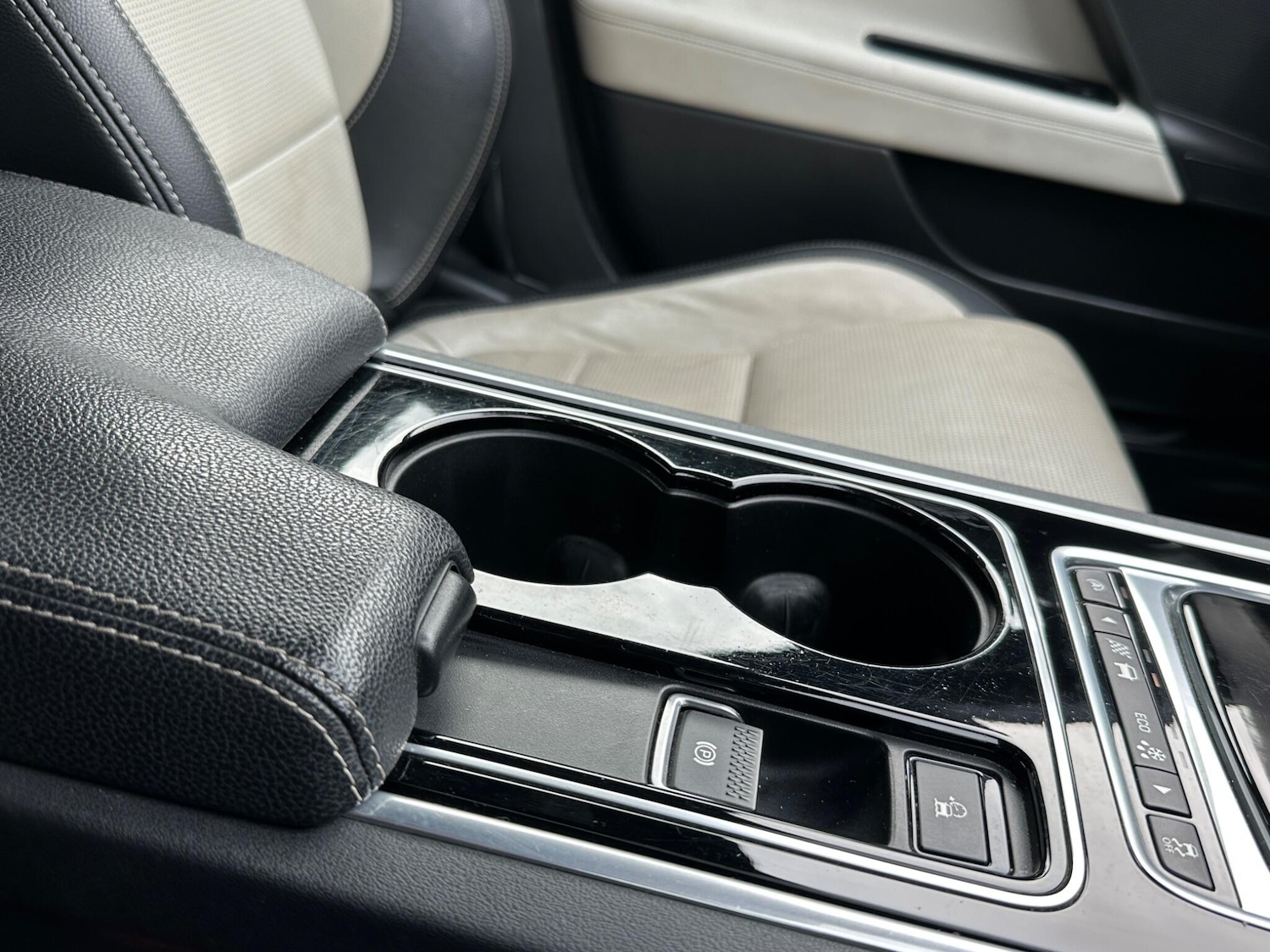 Used Jaguar XE 2015 for sale - 77377141: Photo 54