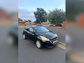 Used Peugeot 208 2014 for sale - 79460463: Photo