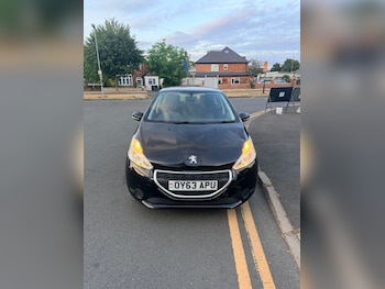 Used Peugeot 208 2014 for sale - 79460463: Photo
