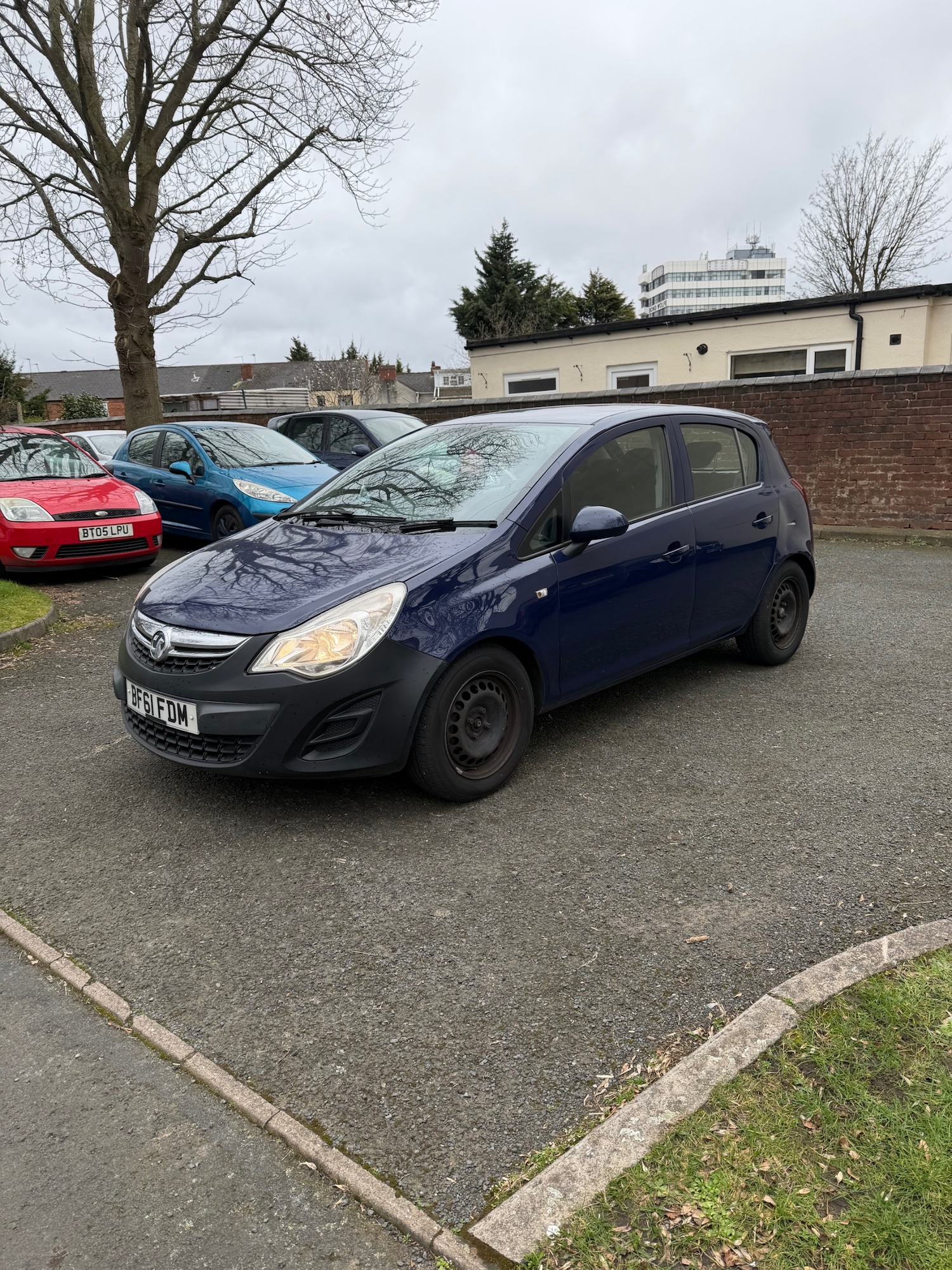 Used Vauxhall Corsa 2011 for sale - 77847460: Photo 2