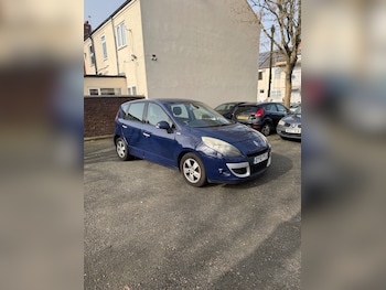 2010 (10) - 1.9 dCi Dynamique TomTom 5dr