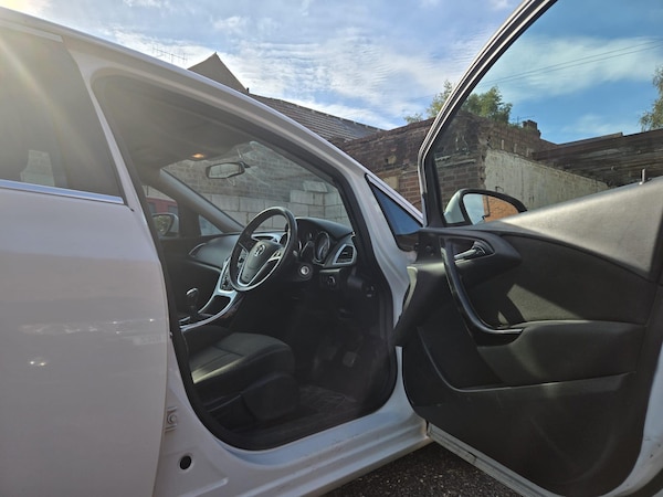 Used Vauxhall Astra 2015 for sale - 75729007: Photo 16