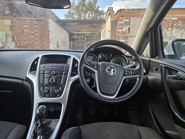 Used Vauxhall Astra 2015 for sale - 75729007: Photo 18