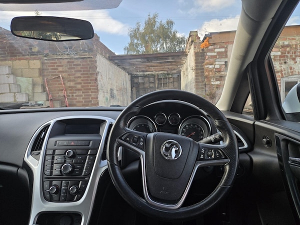 Used Vauxhall Astra 2015 for sale - 75729007: Photo 25