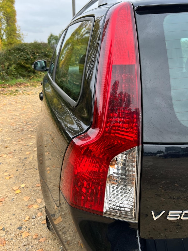 Used Volvo V50 2012 for sale - 76260493: Photo 37