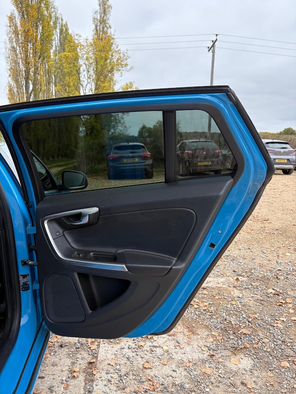 Used Volvo V60 2015 for sale - 76295193: Photo 24