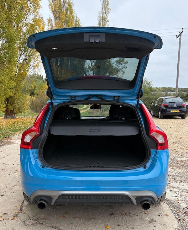 Used Volvo V60 2015 for sale - 76295193: Photo 28