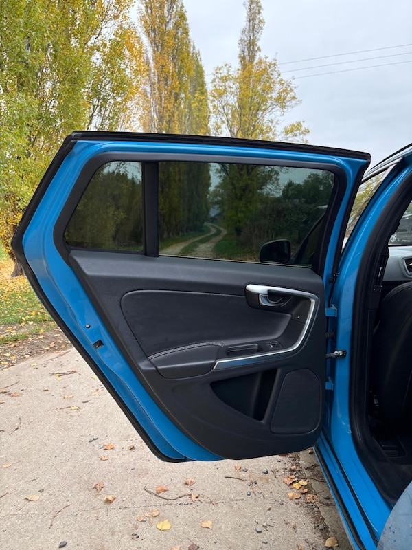 Used Volvo V60 2015 for sale - 76295193: Photo 30