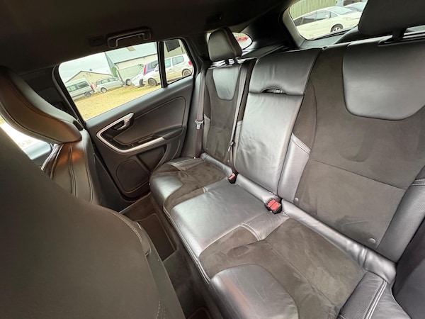 Used Volvo V60 2015 for sale - 76295193: Photo 31