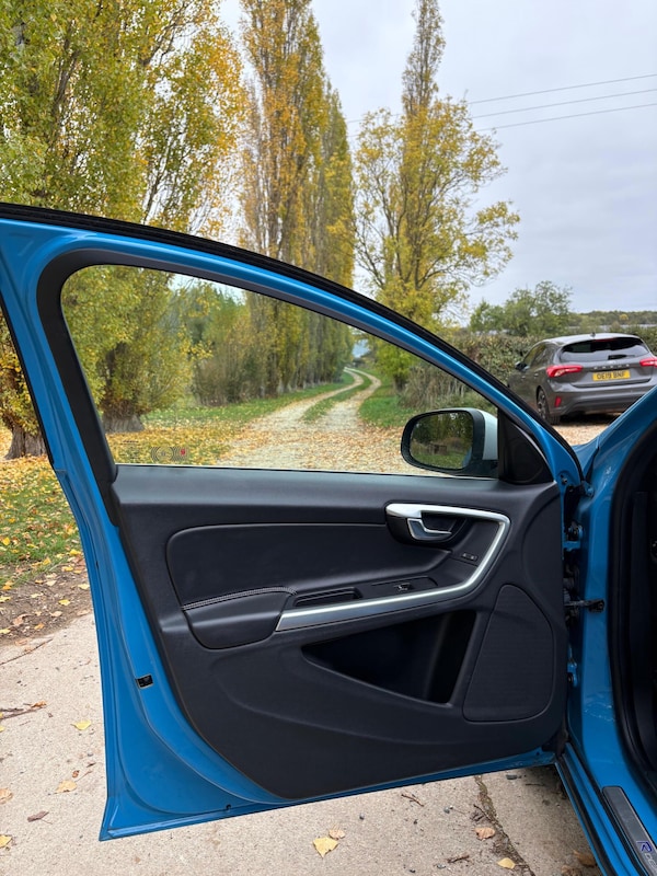 Used Volvo V60 2015 for sale - 76295193: Photo 35