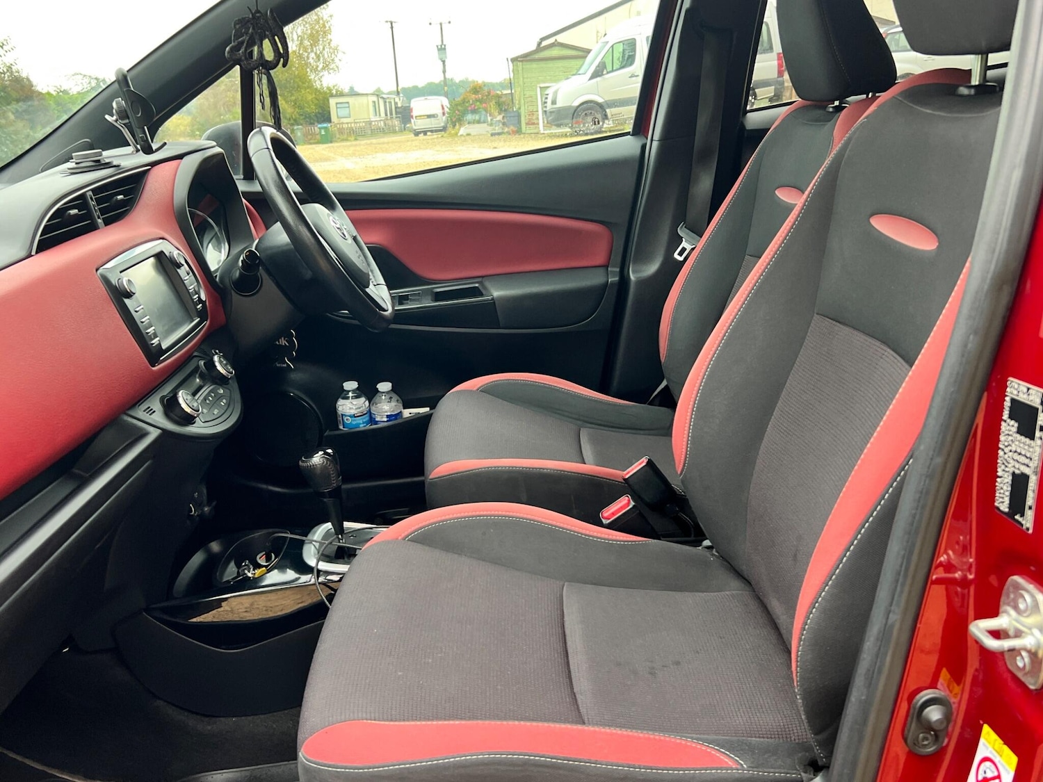 Used Toyota Yaris 2017 for sale - 76151513: Photo 41
