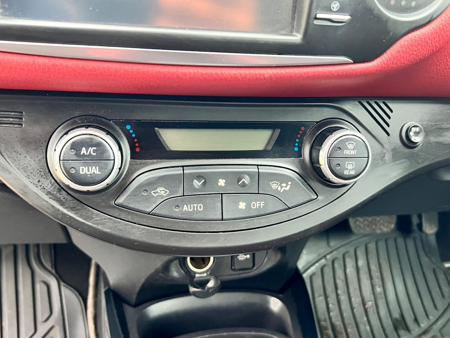 Used Toyota Yaris 2017 for sale - 76151513: Photo 45