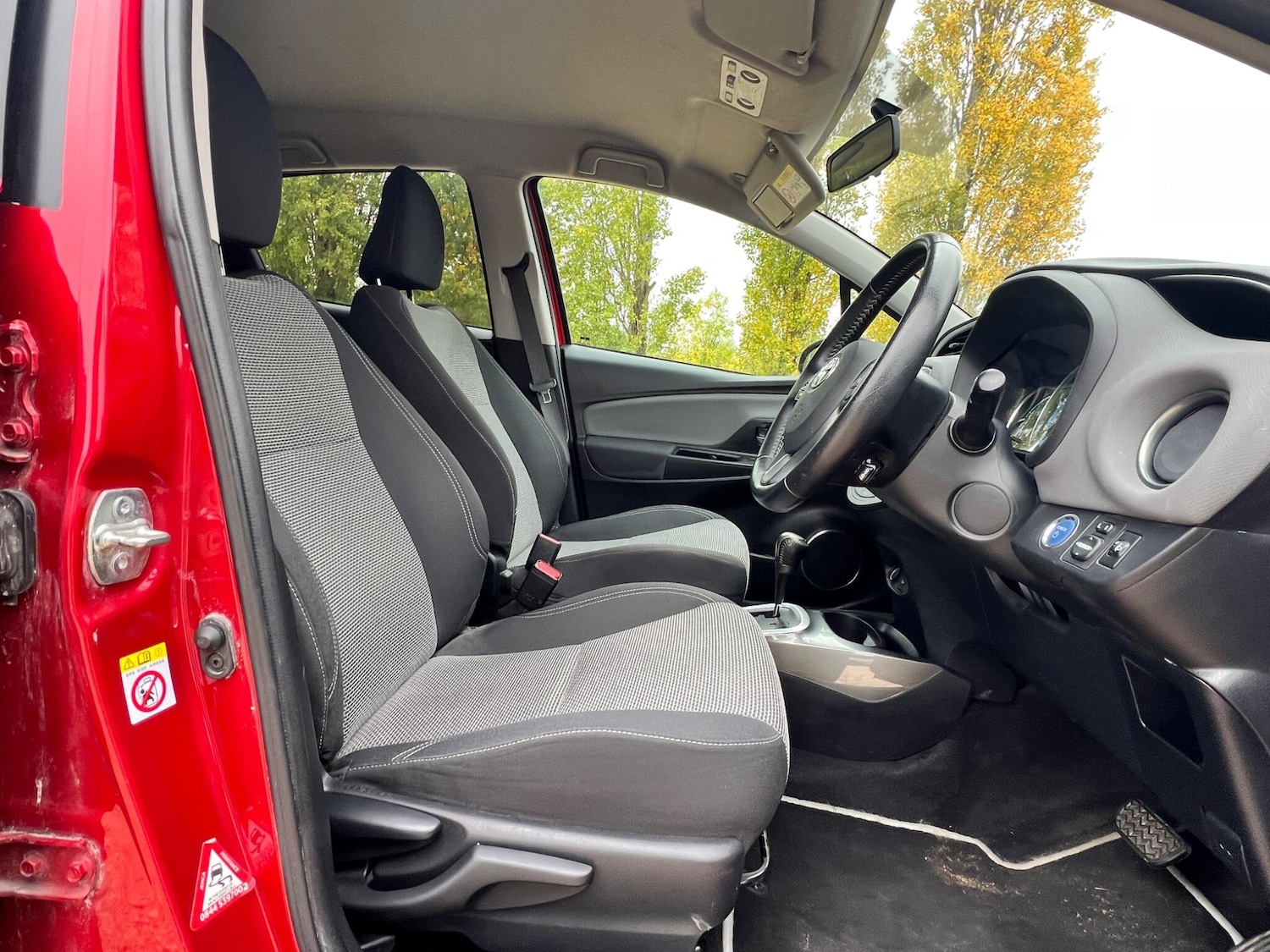 Used Toyota Yaris 2016 for sale - 76294881: Photo 25