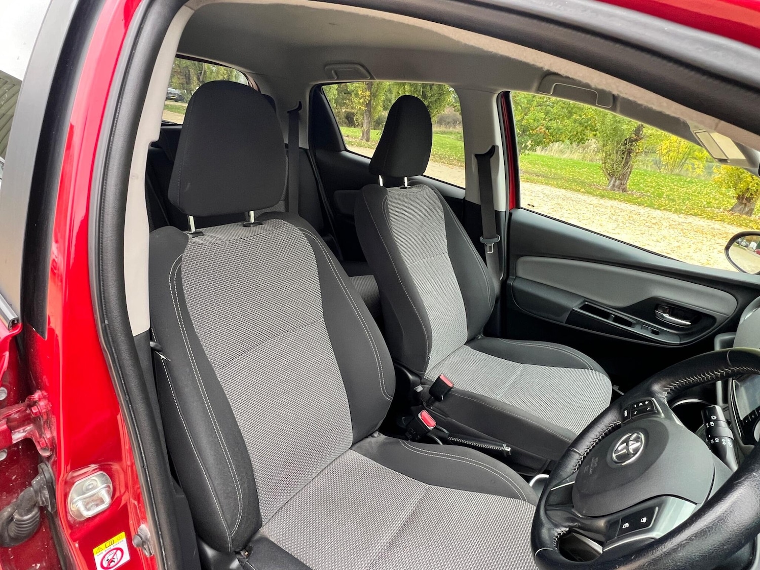 Used Toyota Yaris 2016 for sale - 76294881: Photo 26