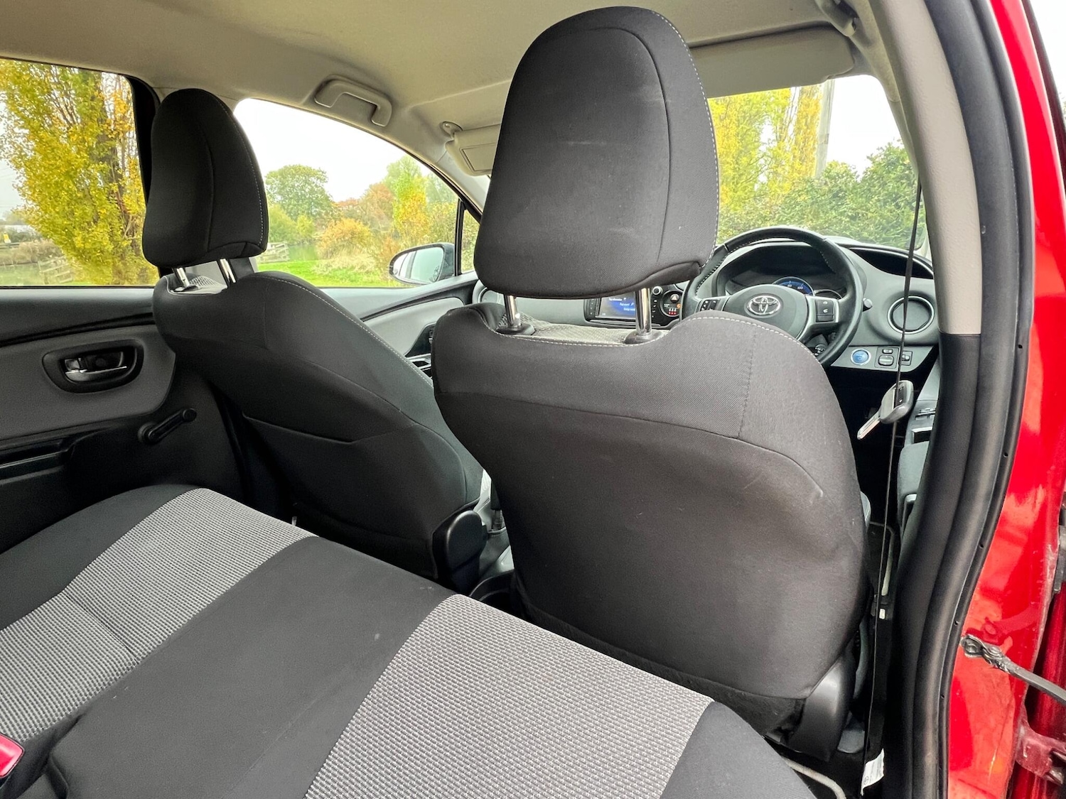 Used Toyota Yaris 2016 for sale - 76294881: Photo 33