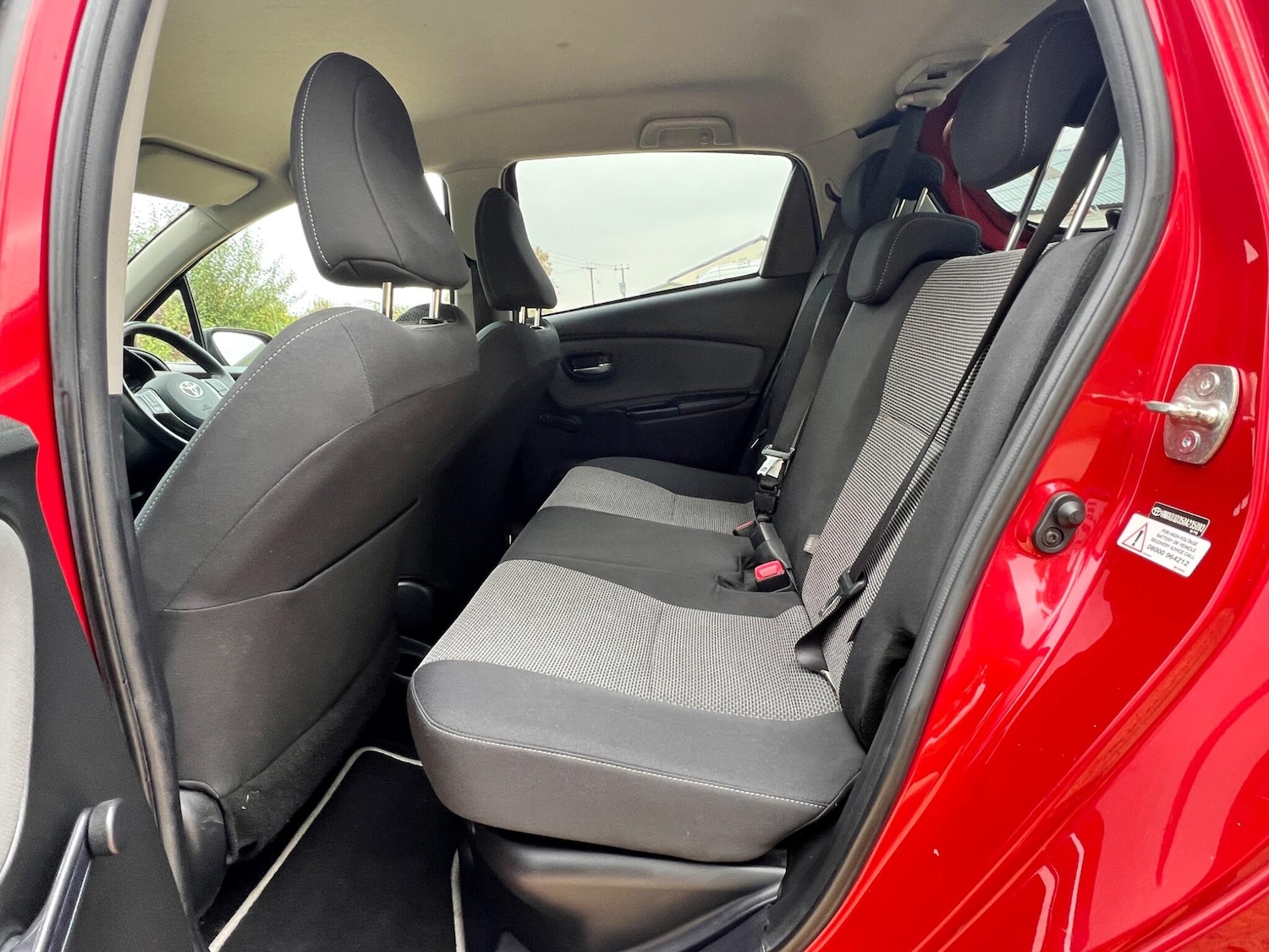 Used Toyota Yaris 2016 for sale - 76294881: Photo 38